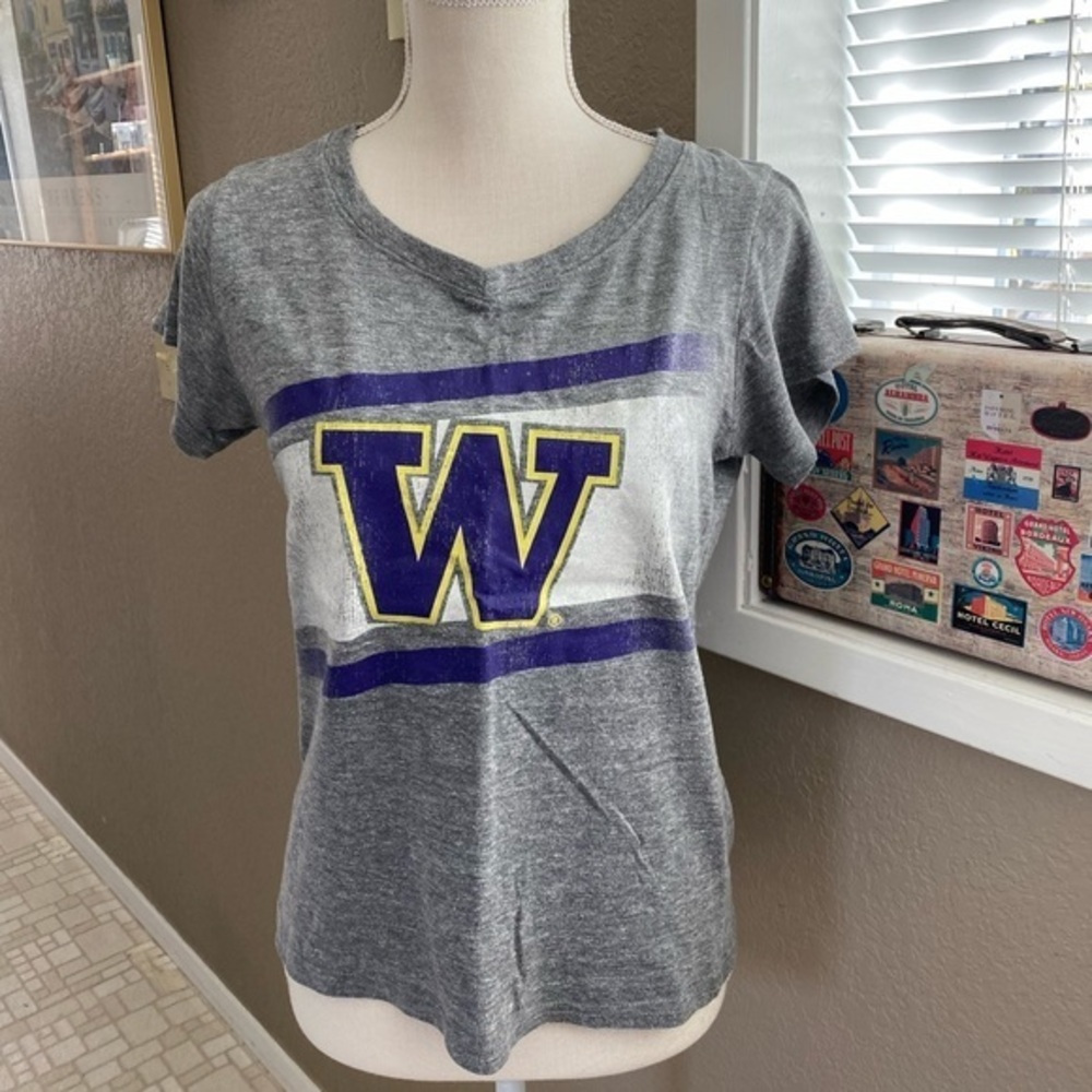 Juniors by Gen.2 University of Washington Huskies gray and purple tee, Sz. 11
